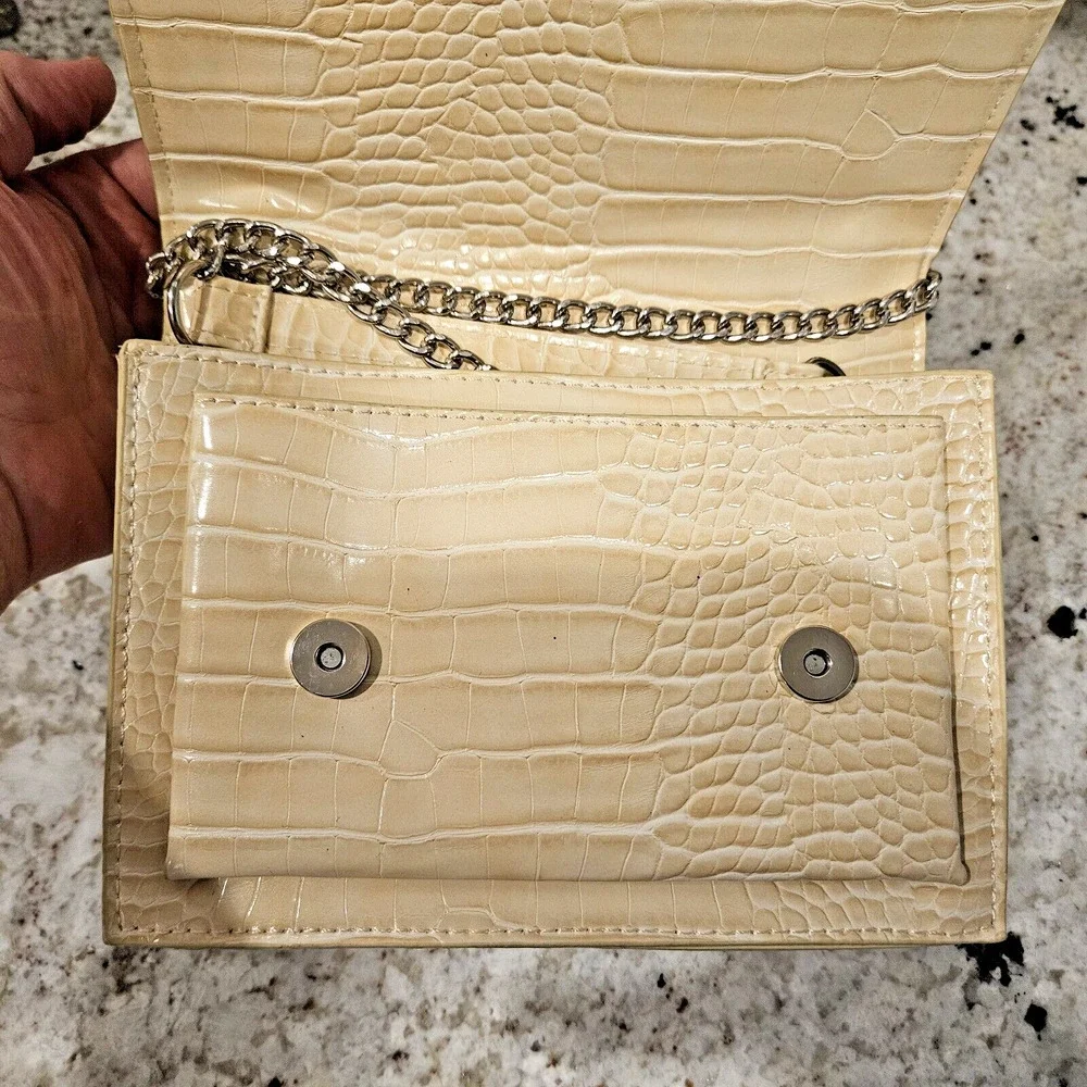 Akira‎ Beige Faux Crocodile Leather Bag with Chain Strap - Sexy, Contemporary